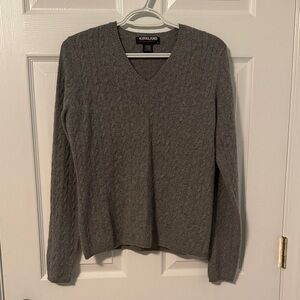 538 Kirkland Signature 100% Cashmere Gray Cable Knit V-Neck Sweater Medium